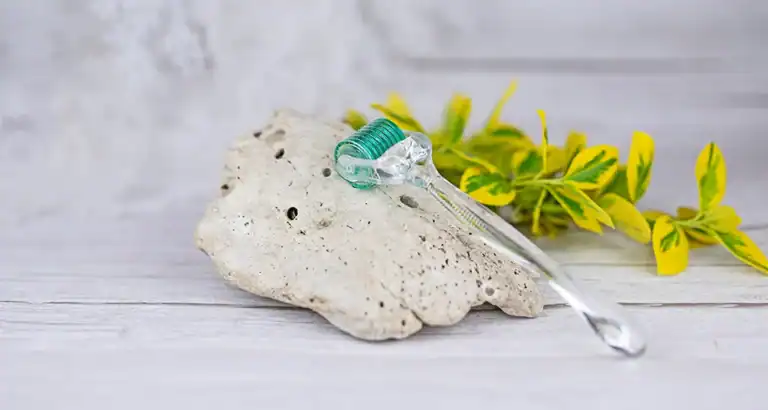 CHCETE OMLAZENÍ PLETI KONEČNĚ VIDĚT? VYZKOUŠEJTE DERMA VÁLEČEK!