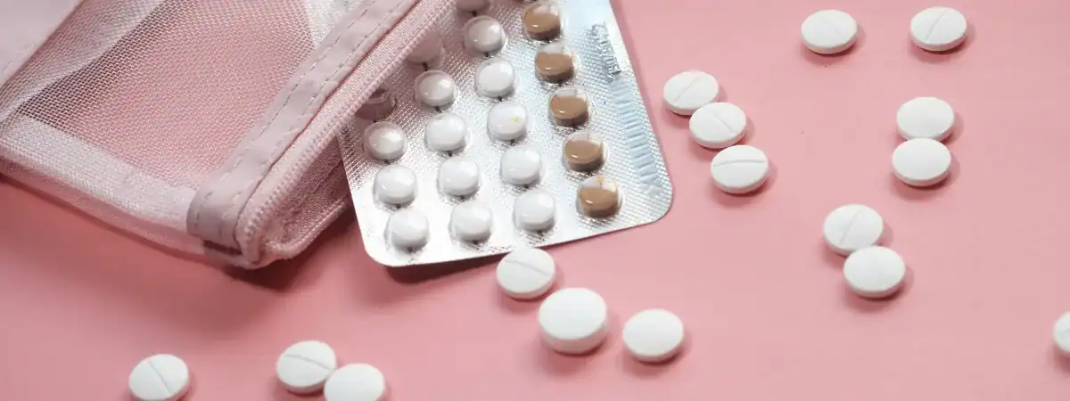 ODDÁLENÍ MENSTRUACE KVŮLI DOVOLENÉ. JE TO ZDRAVÉ?