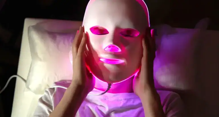 ZÍSKEJTE KRÁSNOU PLEŤ S FOTONOVOU TERAPIÍ S NAŠÍ REVOLUČNÍ LED MASKOU!